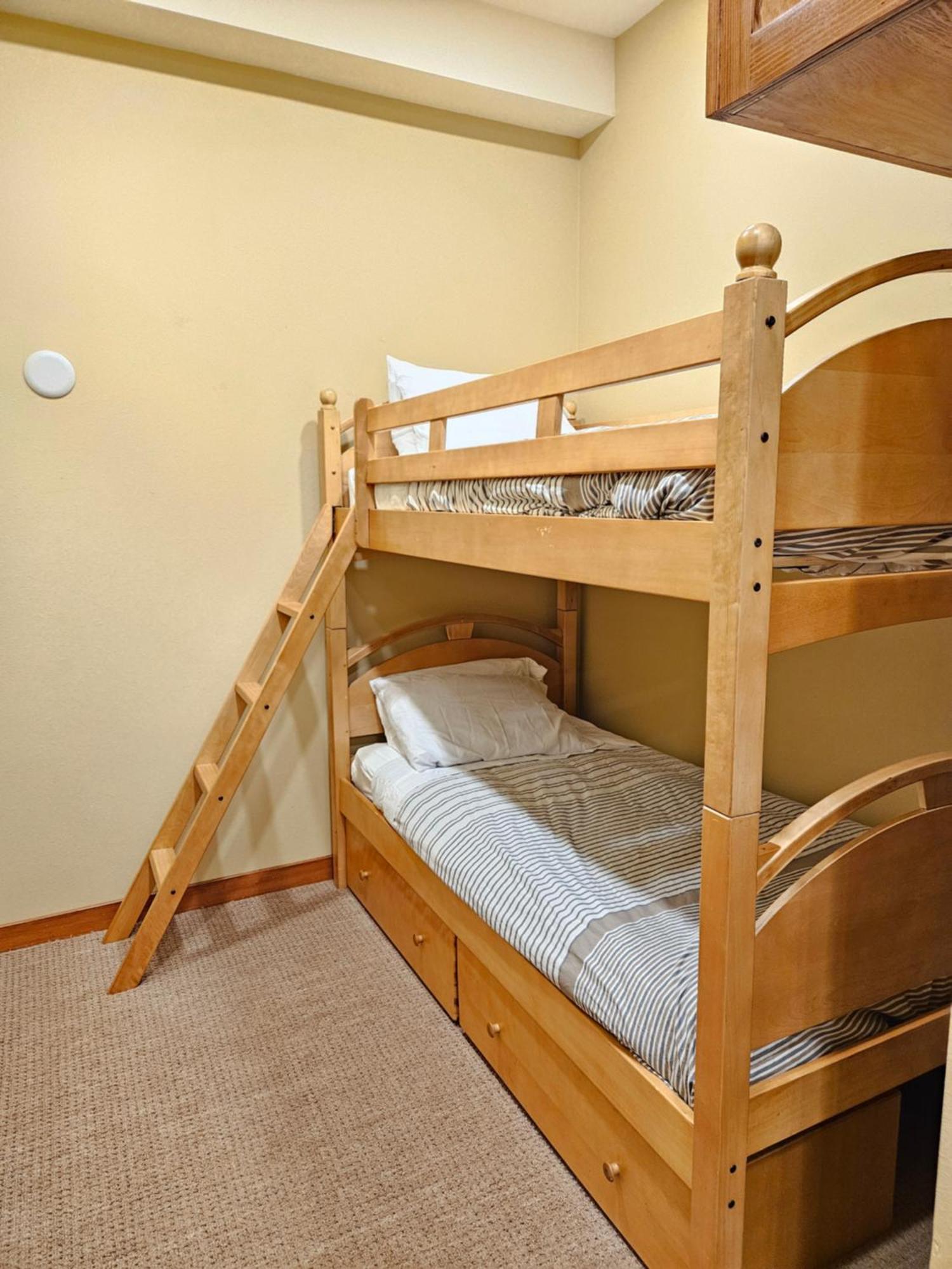 Stunning At Solitude, Steps From Chair Lift, East #103 Brighton Экстерьер фото