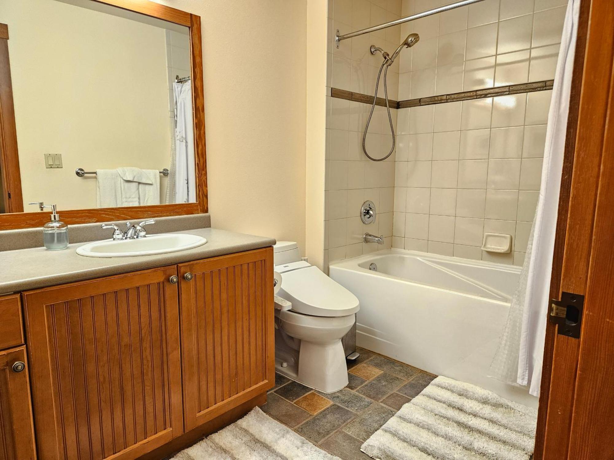 Stunning At Solitude, Steps From Chair Lift, East #103 Brighton Номер фото
